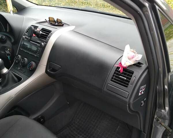 Тойота Аурис 2008 в Черновцах на Automoto.ua Серый Тойота Аурис, объемом двигателя 1.4 л и пробегом 202 тыс. км за 6300 $, фото 30 на Automoto.ua