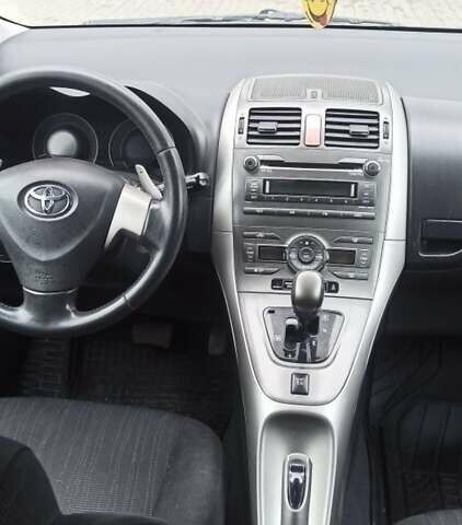 Сірий Тойота Ауріс, об'ємом двигуна 1.6 л та пробігом 164 тис. км за 6300 $, фото 4 на Automoto.ua
