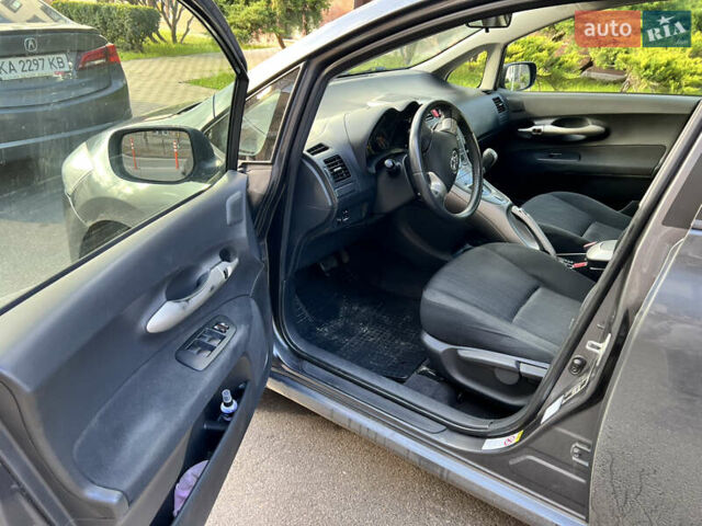 Сірий Тойота Ауріс, об'ємом двигуна 1.6 л та пробігом 215 тис. км за 5950 $, фото 5 на Automoto.ua