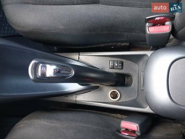 Серый Тойота Аурис, объемом двигателя 1.6 л и пробегом 195 тыс. км за 6200 $, фото 23 на Automoto.ua