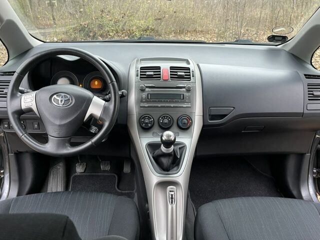 Сірий Тойота Ауріс, об'ємом двигуна 1.6 л та пробігом 211 тис. км за 6800 $, фото 9 на Automoto.ua