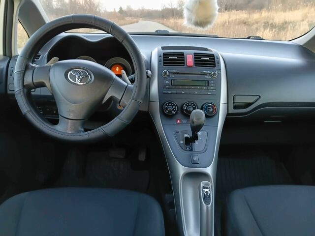 Серый Тойота Аурис, объемом двигателя 1.6 л и пробегом 158 тыс. км за 5700 $, фото 18 на Automoto.ua