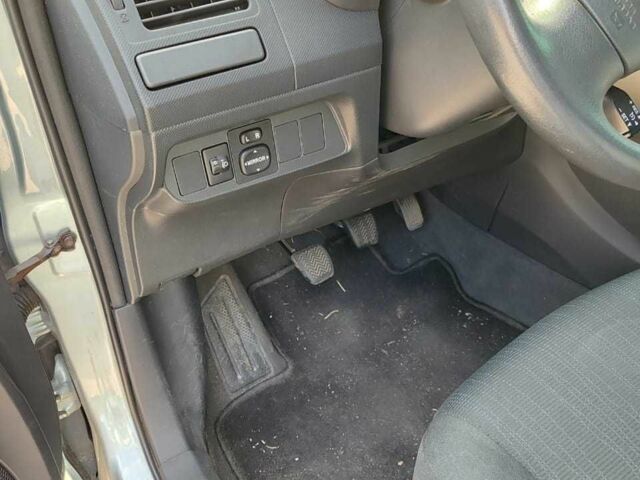 Серый Тойота Аурис, объемом двигателя 2 л и пробегом 196 тыс. км за 6000 $, фото 12 на Automoto.ua