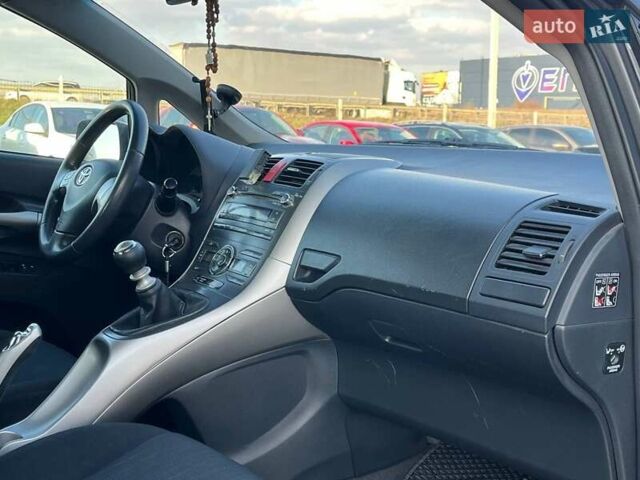 Серый Тойота Аурис, объемом двигателя 2 л и пробегом 176 тыс. км за 6500 $, фото 34 на Automoto.ua