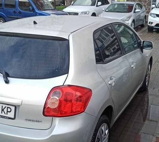 Серый Тойота Аурис, объемом двигателя 1.6 л и пробегом 164 тыс. км за 6500 $, фото 2 на Automoto.ua