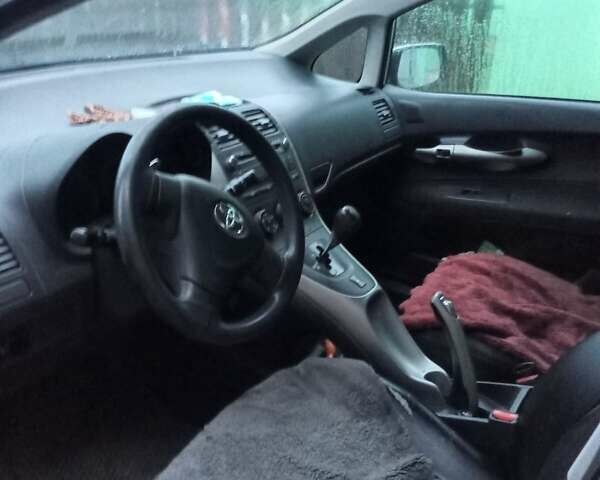 Серый Тойота Аурис, объемом двигателя 1.6 л и пробегом 166 тыс. км за 6000 $, фото 1 на Automoto.ua