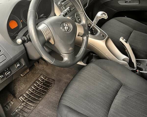 Серый Тойота Аурис, объемом двигателя 1.6 л и пробегом 178 тыс. км за 7200 $, фото 7 на Automoto.ua