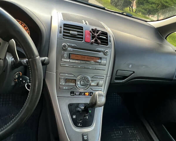 Сірий Тойота Ауріс, об'ємом двигуна 1.6 л та пробігом 215 тис. км за 5950 $, фото 9 на Automoto.ua