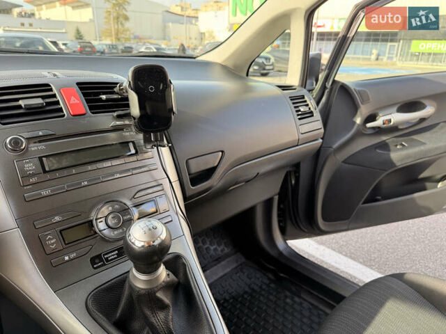 Серый Тойота Аурис, объемом двигателя 1.6 л и пробегом 144 тыс. км за 7800 $, фото 11 на Automoto.ua