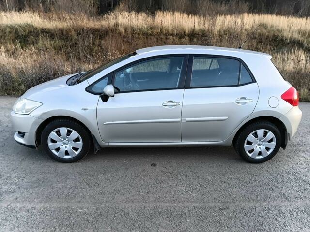 Серый Тойота Аурис, объемом двигателя 1.6 л и пробегом 158 тыс. км за 5700 $, фото 2 на Automoto.ua