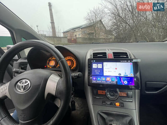 Серый Тойота Аурис, объемом двигателя 1.36 л и пробегом 282 тыс. км за 7200 $, фото 10 на Automoto.ua