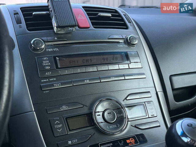 Серый Тойота Аурис, объемом двигателя 2 л и пробегом 176 тыс. км за 6500 $, фото 9 на Automoto.ua