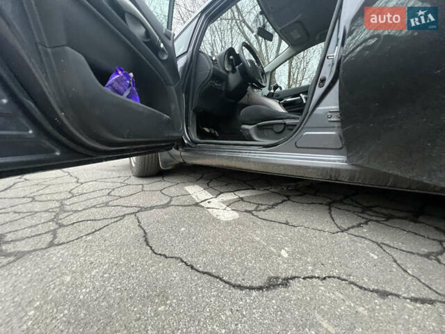 Серый Тойота Аурис, объемом двигателя 1.36 л и пробегом 282 тыс. км за 7200 $, фото 15 на Automoto.ua