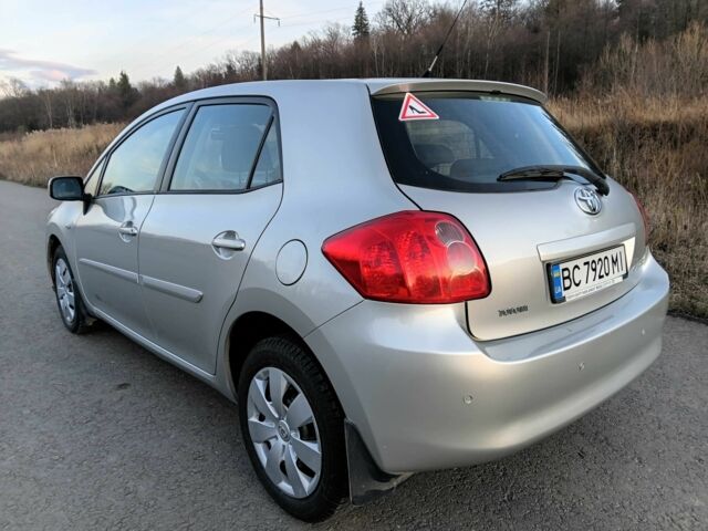 Серый Тойота Аурис, объемом двигателя 1.6 л и пробегом 158 тыс. км за 5700 $, фото 4 на Automoto.ua