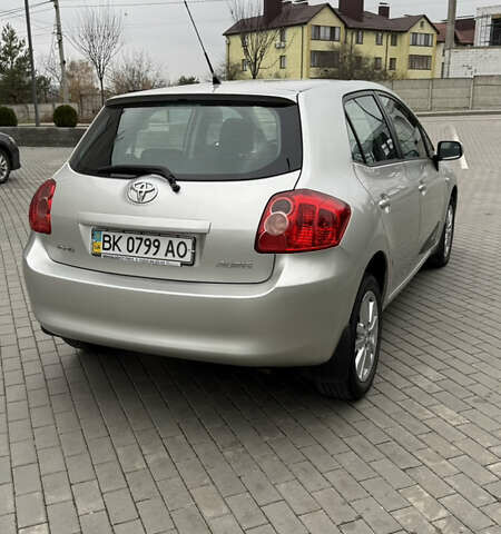 Серый Тойота Аурис, объемом двигателя 1.6 л и пробегом 99 тыс. км за 7100 $, фото 2 на Automoto.ua