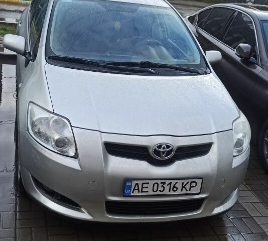 Серый Тойота Аурис, объемом двигателя 1.6 л и пробегом 164 тыс. км за 6500 $, фото 1 на Automoto.ua