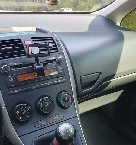 Серый Тойота Аурис, объемом двигателя 1.6 л и пробегом 209 тыс. км за 6700 $, фото 13 на Automoto.ua