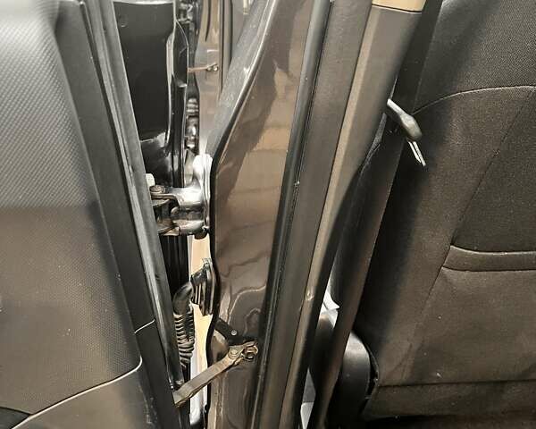 Серый Тойота Аурис, объемом двигателя 1.6 л и пробегом 178 тыс. км за 7200 $, фото 12 на Automoto.ua