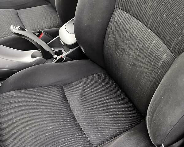 Серый Тойота Аурис, объемом двигателя 1.6 л и пробегом 178 тыс. км за 7200 $, фото 17 на Automoto.ua