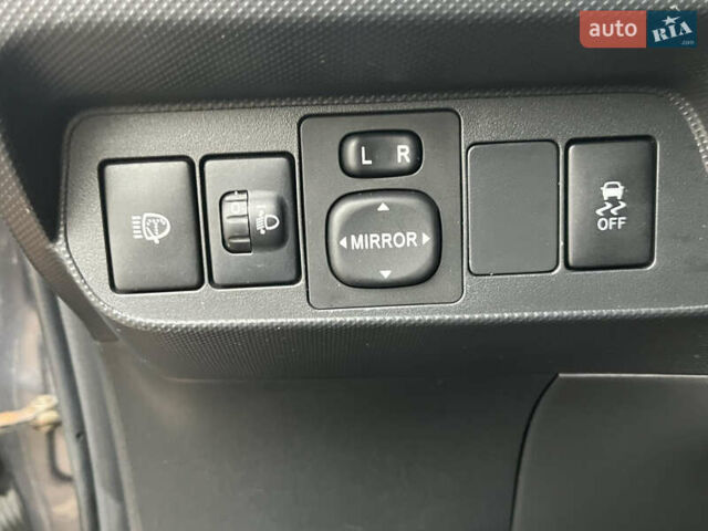 Сірий Тойота Ауріс, об'ємом двигуна 1.6 л та пробігом 211 тис. км за 6800 $, фото 23 на Automoto.ua