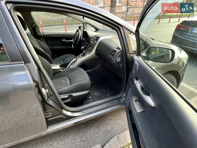 Сірий Тойота Ауріс, об'ємом двигуна 1.6 л та пробігом 215 тис. км за 5950 $, фото 11 на Automoto.ua