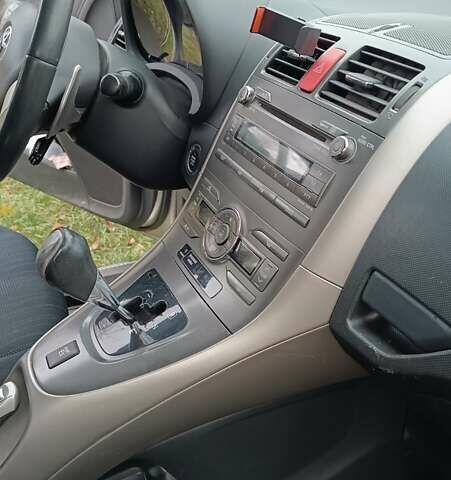 Серый Тойота Аурис, объемом двигателя 1.6 л и пробегом 183 тыс. км за 6500 $, фото 12 на Automoto.ua