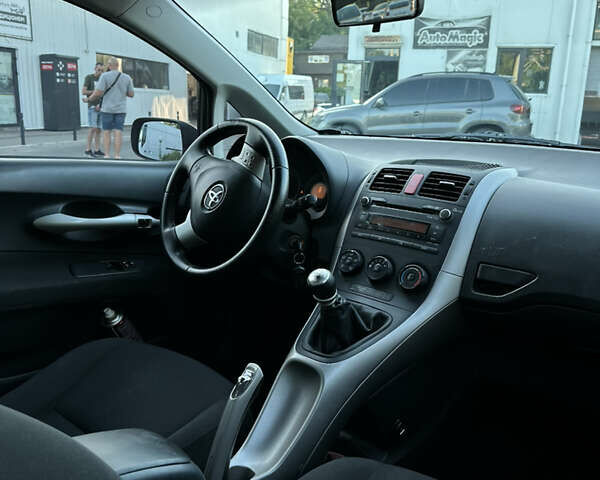 Сірий Тойота Ауріс, об'ємом двигуна 1.6 л та пробігом 242 тис. км за 6500 $, фото 12 на Automoto.ua