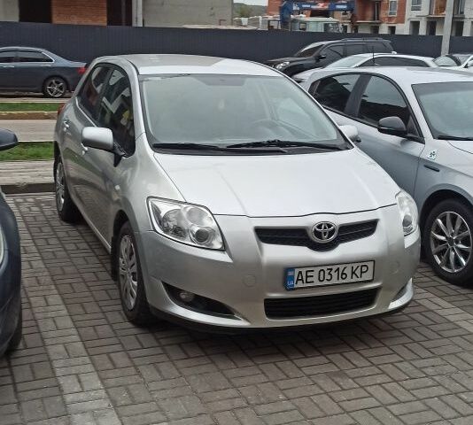 Серый Тойота Аурис, объемом двигателя 1.6 л и пробегом 164 тыс. км за 6500 $, фото 5 на Automoto.ua