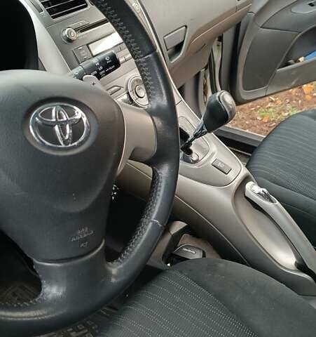 Серый Тойота Аурис, объемом двигателя 1.6 л и пробегом 183 тыс. км за 6500 $, фото 10 на Automoto.ua