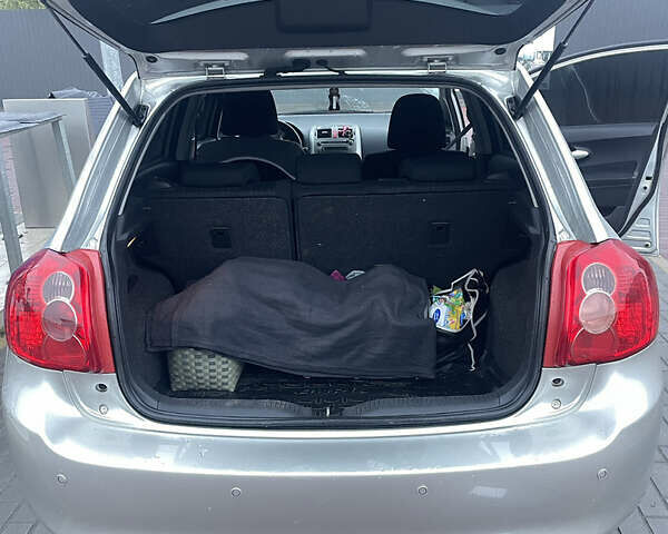 Серый Тойота Аурис, объемом двигателя 1.4 л и пробегом 250 тыс. км за 8200 $, фото 14 на Automoto.ua