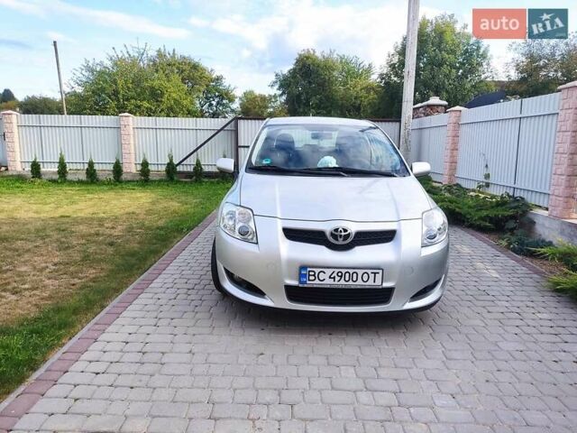 Серый Тойота Аурис, объемом двигателя 2 л и пробегом 270 тыс. км за 7200 $, фото 2 на Automoto.ua