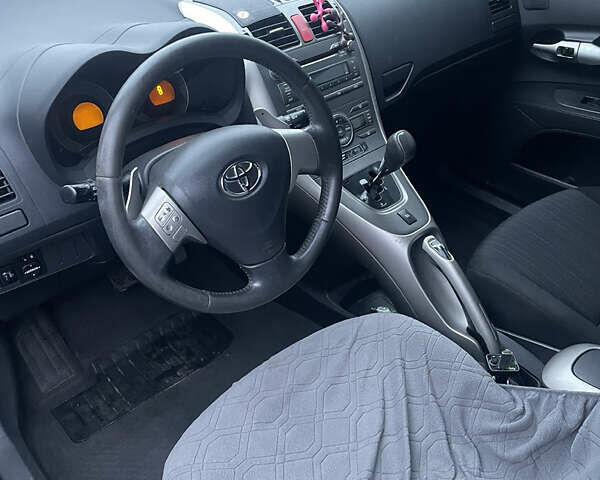 Серый Тойота Аурис, объемом двигателя 1.4 л и пробегом 250 тыс. км за 8200 $, фото 5 на Automoto.ua