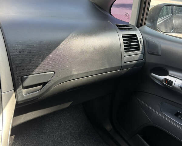 Серый Тойота Аурис, объемом двигателя 1.6 л и пробегом 343 тыс. км за 7200 $, фото 10 на Automoto.ua