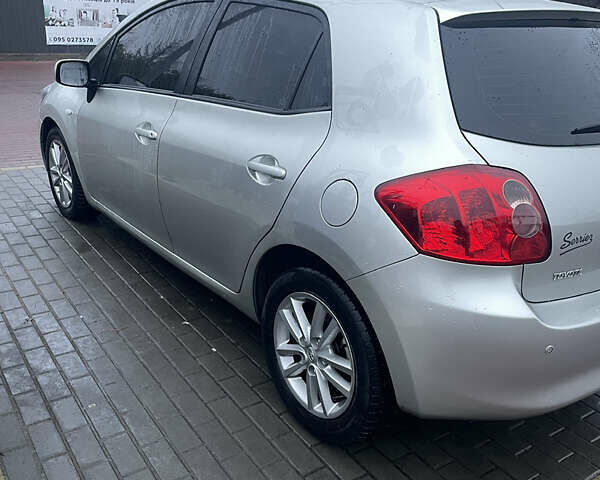 Серый Тойота Аурис, объемом двигателя 1.4 л и пробегом 250 тыс. км за 8200 $, фото 3 на Automoto.ua