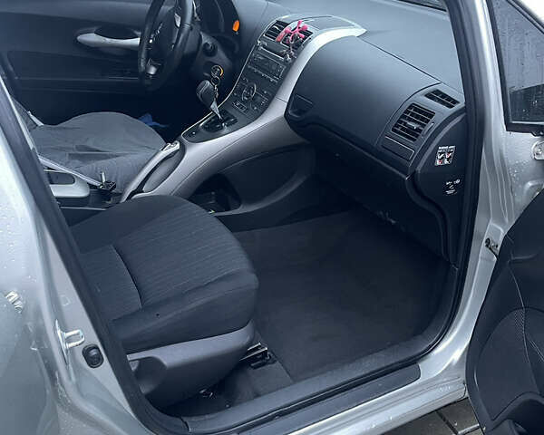 Серый Тойота Аурис, объемом двигателя 1.4 л и пробегом 250 тыс. км за 8200 $, фото 12 на Automoto.ua