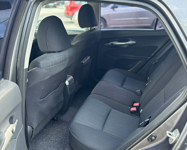 Серый Тойота Аурис, объемом двигателя 1.6 л и пробегом 343 тыс. км за 7200 $, фото 5 на Automoto.ua