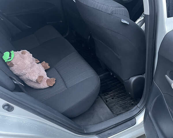 Серый Тойота Аурис, объемом двигателя 1.4 л и пробегом 250 тыс. км за 8200 $, фото 13 на Automoto.ua