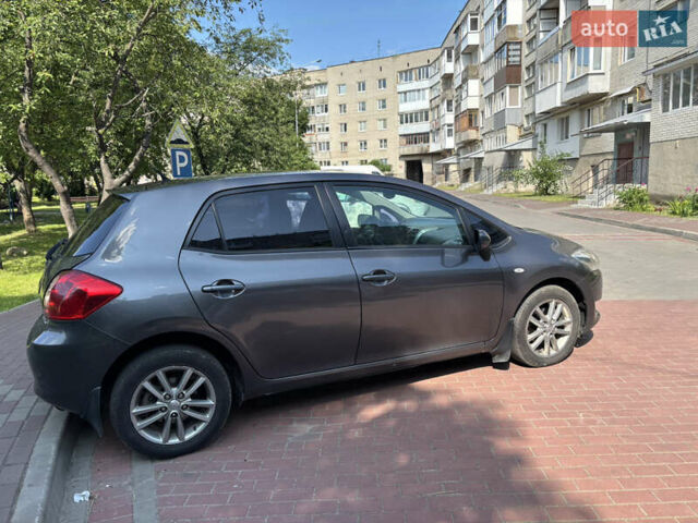 Серый Тойота Аурис, объемом двигателя 1.6 л и пробегом 343 тыс. км за 7200 $, фото 2 на Automoto.ua