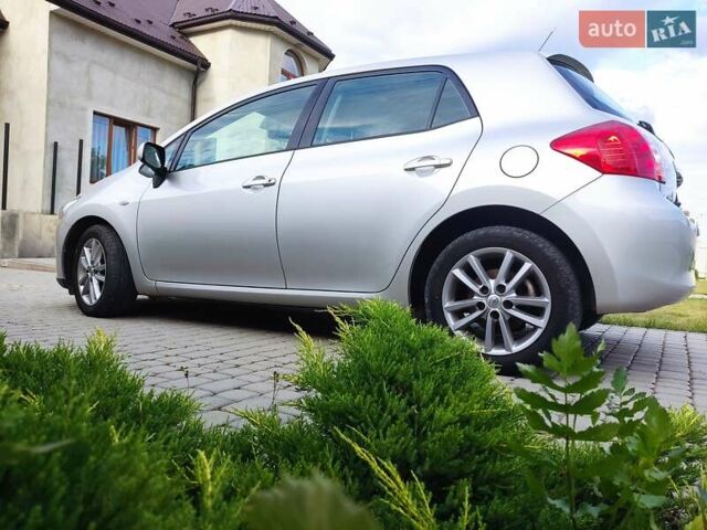 Серый Тойота Аурис, объемом двигателя 2 л и пробегом 270 тыс. км за 7200 $, фото 1 на Automoto.ua