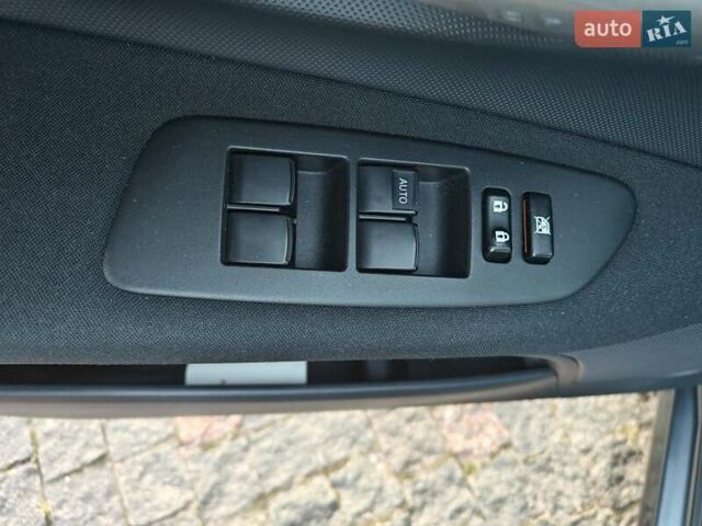 Серый Тойота Аурис, объемом двигателя 1.4 л и пробегом 280 тыс. км за 7400 $, фото 4 на Automoto.ua