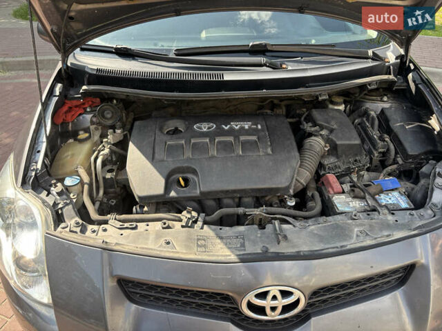 Серый Тойота Аурис, объемом двигателя 1.6 л и пробегом 343 тыс. км за 7200 $, фото 14 на Automoto.ua