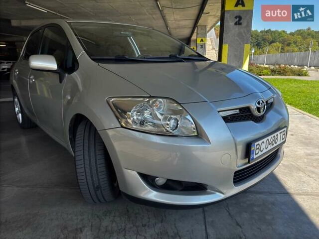 Серый Тойота Аурис, объемом двигателя 1.6 л и пробегом 145 тыс. км за 7500 $, фото 5 на Automoto.ua