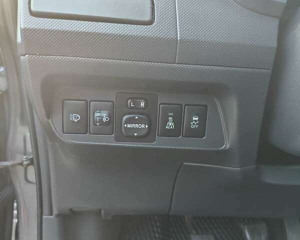 Серый Тойота Аурис, объемом двигателя 1.4 л и пробегом 280 тыс. км за 7400 $, фото 1 на Automoto.ua