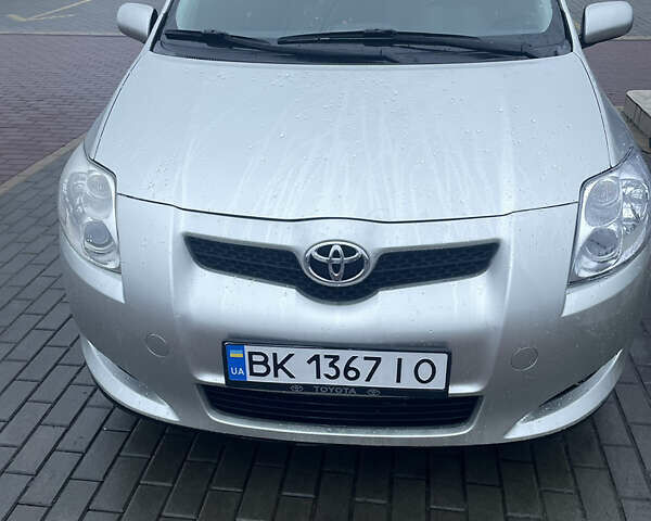 Серый Тойота Аурис, объемом двигателя 1.4 л и пробегом 250 тыс. км за 8200 $, фото 9 на Automoto.ua