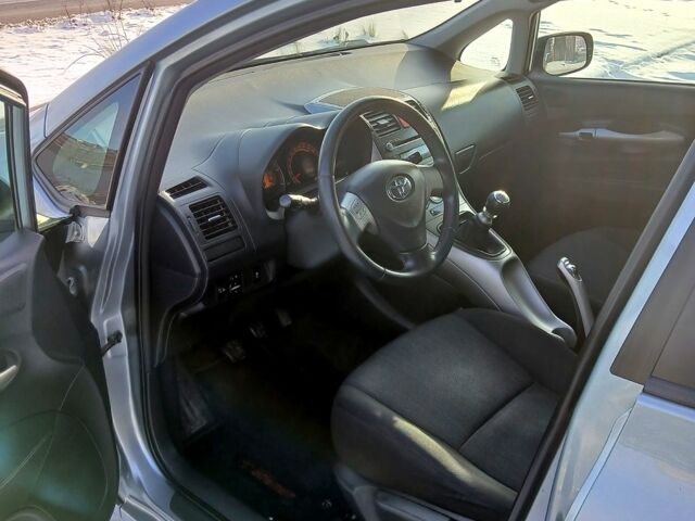 Серый Тойота Аурис, объемом двигателя 1.4 л и пробегом 200 тыс. км за 6700 $, фото 5 на Automoto.ua