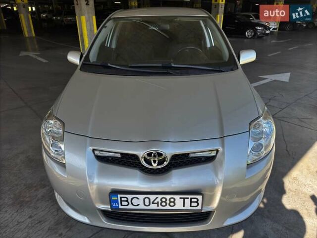 Серый Тойота Аурис, объемом двигателя 1.6 л и пробегом 145 тыс. км за 7500 $, фото 3 на Automoto.ua