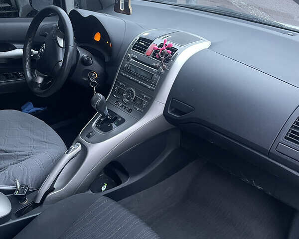 Серый Тойота Аурис, объемом двигателя 1.4 л и пробегом 250 тыс. км за 8200 $, фото 11 на Automoto.ua