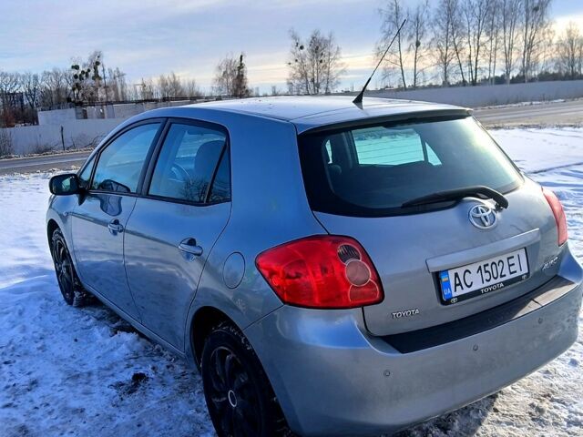 Серый Тойота Аурис, объемом двигателя 1.4 л и пробегом 200 тыс. км за 6700 $, фото 3 на Automoto.ua