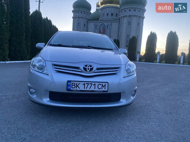 Серый Тойота Аурис, объемом двигателя 1.4 л и пробегом 195 тыс. км за 7000 $, фото 7 на Automoto.ua