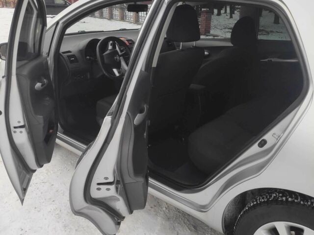 Серый Тойота Аурис, объемом двигателя 1.4 л и пробегом 199 тыс. км за 7299 $, фото 2 на Automoto.ua